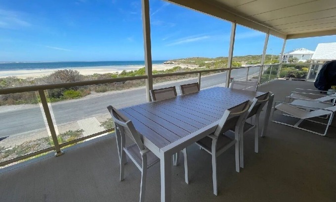 Warrenben House | Beachfront luxury Marion Bay,nOcean views, safe swimming beach directly in front