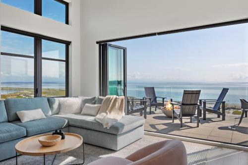 Black Creek House | Beachfront Luxury Suite #18 at THE BEACH HOUSE