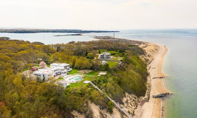 Port Jefferson Villa | Beachfront modern Mega Mansion