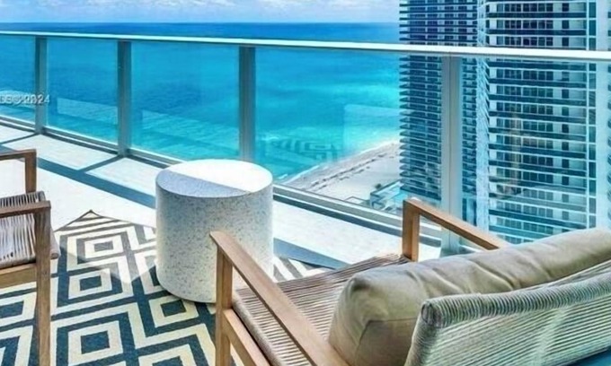 Hollywood South Central Beach Condo | Beachfront Oasis Awaits - No Resort Fees! ☀️🏝️🌊⛱️