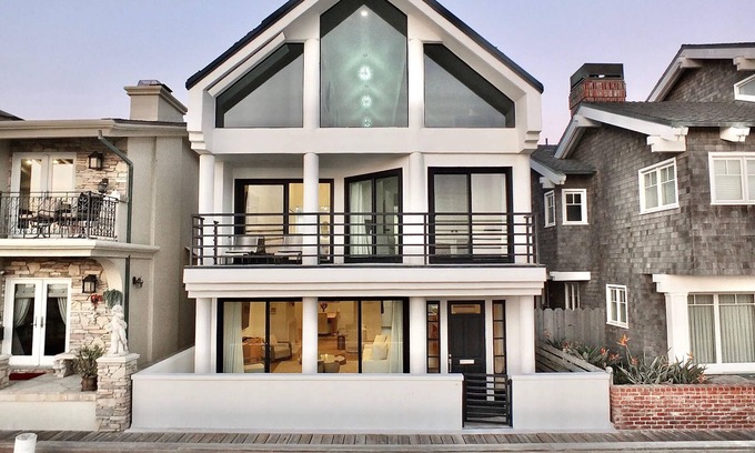 Harbor House | Beachfront on the LB Peninsula