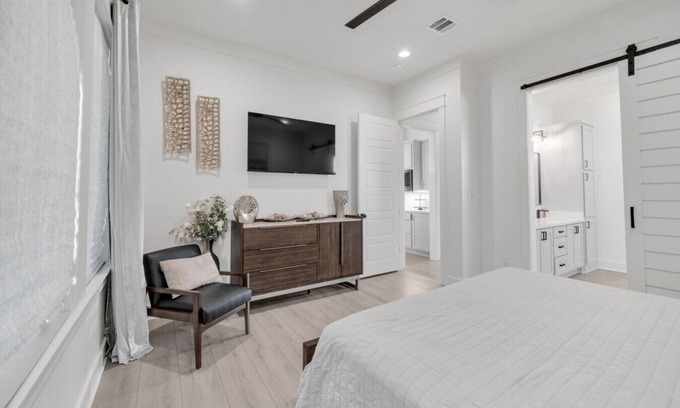 Galveston Apartment | Beachfront Outdoor Lounge + Parking