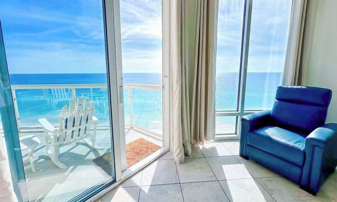 Pensacola Beach Condo | Beachfront Outdoor Pools + Walking Distance