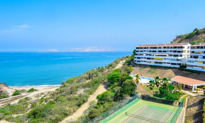 Lecheria Condo | BeachFront PentHouse 3-Bedroom 2.5-Bathroom designed with your comfort in mind.