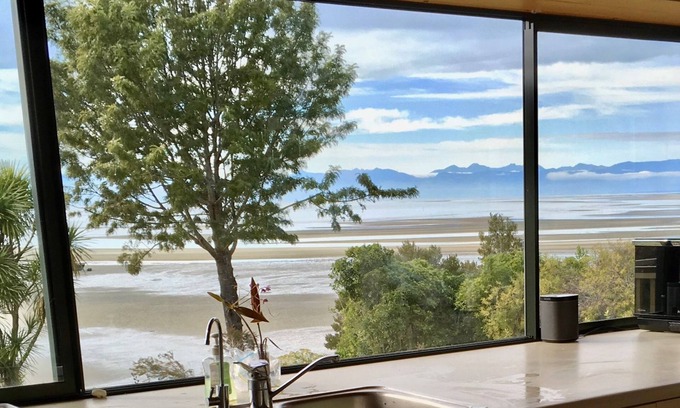 Kaiteriteri House | Beachfront Playground
