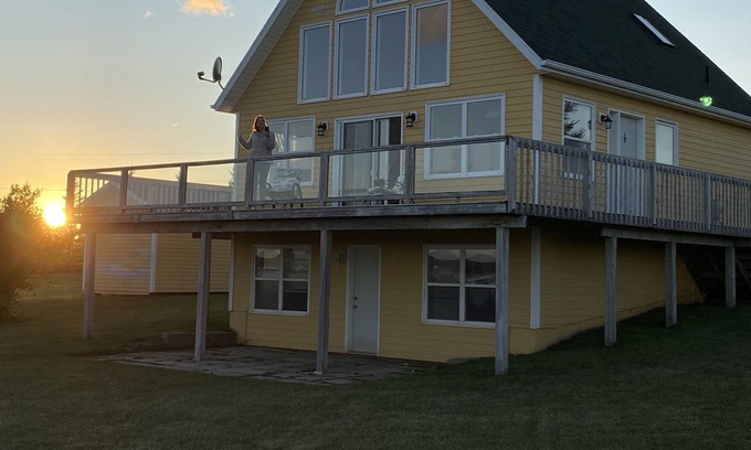 Cymbria House | Beachfront property near National Park and golf