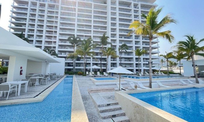 Olimpica Apartment | BEACHFRONT Resort Style Smart Studio