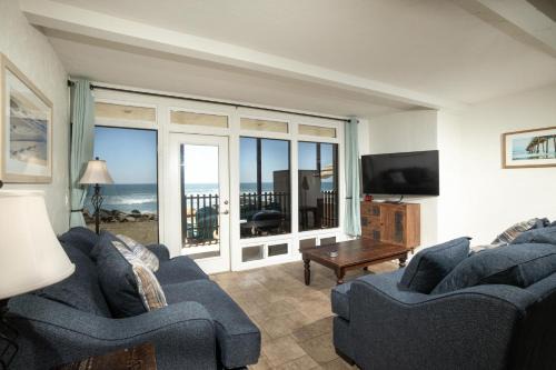 South Oceanside House | Beachfront Retreat