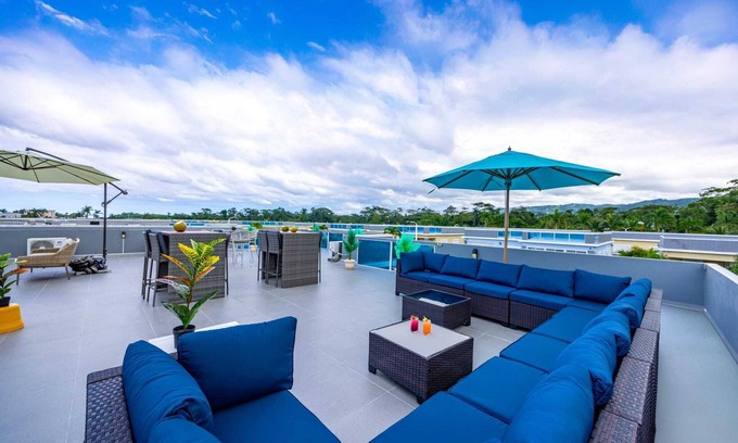 St. Ann's Bay Cabin | Beachfront Rooftop