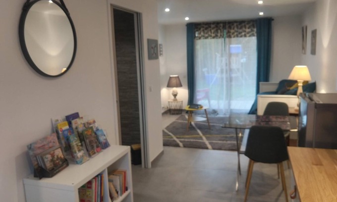 Port District Apartment | Beachfront studio with pool.