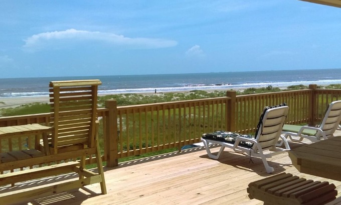 Port Bolivar House | Beachfront! Spectacular View! Awesome Deck! Gourment Kitchen