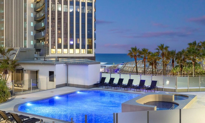 Gold Coast Apartment | Beachfront Surfers Paradise Apartment with Pool