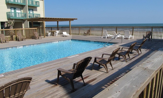 Freeport Condo | Beachfront Two Bedroom Condo with a Pool/2 nights or 7 nights. Pet friendly!