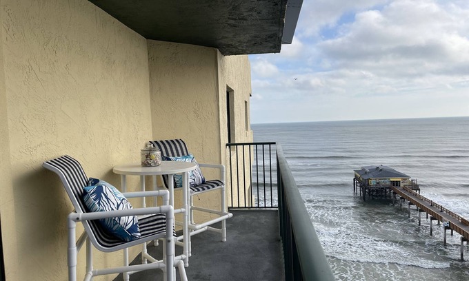 Daytona Beach Shores Apartment | Beachfront piece of heaven!
