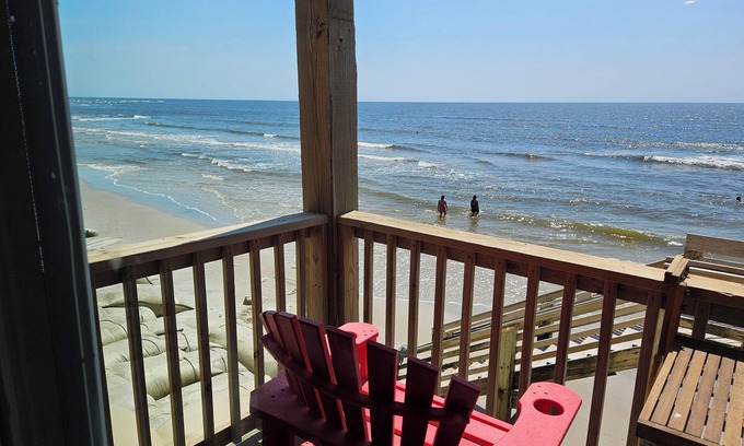 Sneads Ferry Condo | Beachfront Bungalow 125