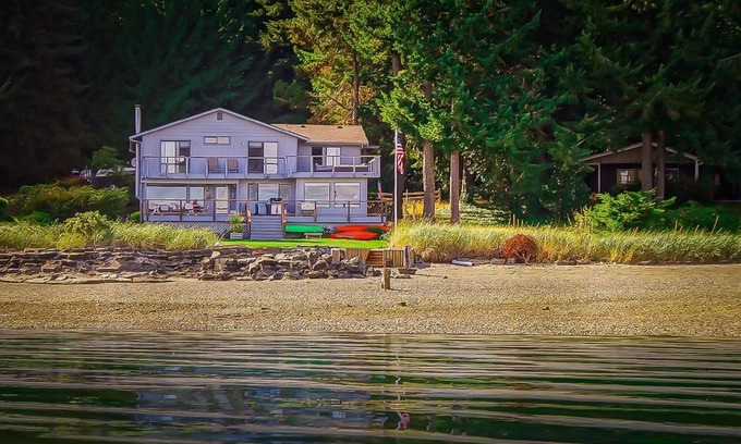 Lakebay House | Beachfront vacation home on the most amazing mountain view beach
