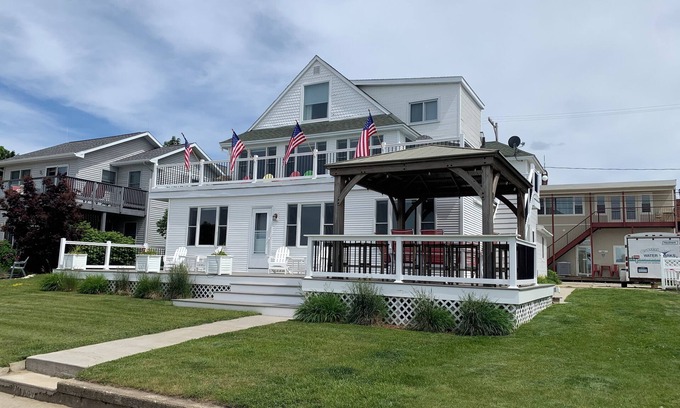 Beulah House | Beachfront vacation on Crystal Lake, downtown Beulah