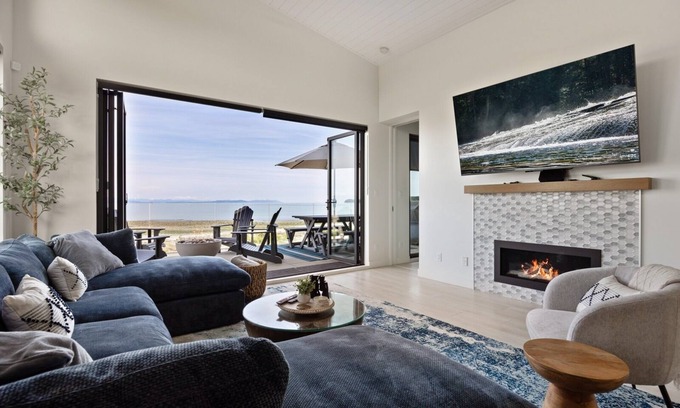 Black Creek House | Beachfront Villa #14 at THE BEACH HOUSE