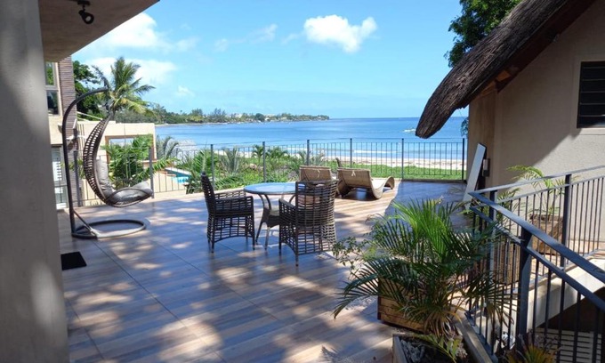 La Mivoie Apartment | Beachfront Villa by M&H