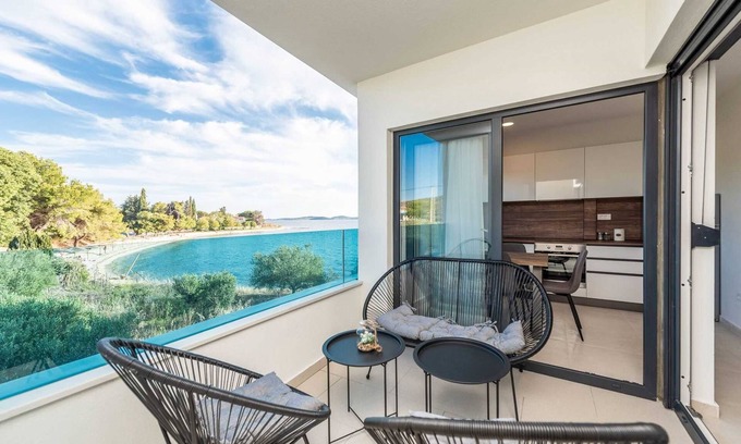 Bibinje Apartment | Beachfront Villa Fresca (F2) Luxury Apartment 3+1 guests