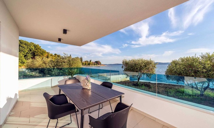 Bibinje Apartment | Beachfront Villa Fresca (F1) Luxury Apartment 2+1 guests