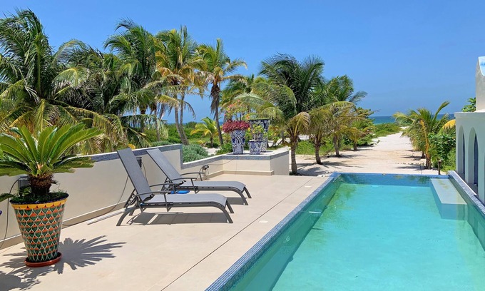 Telchac Puerto Villa | Beachfront Villa with Infinity Pool