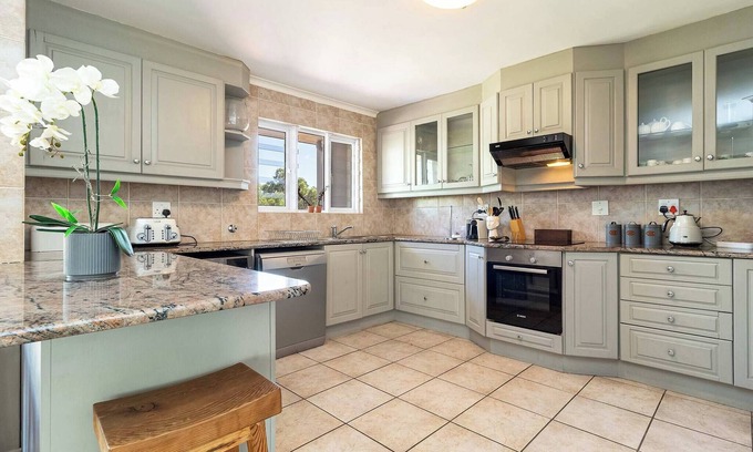 Scott Estate Villa | Beachfront Villa Sea Breeze, Hout Bay, Cape Town