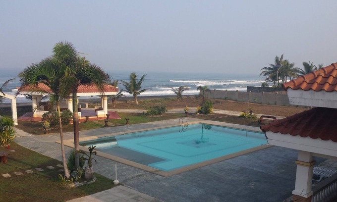 San Juan Villa | Beachfront Villa Victoria Resort 5 bedrooms, 3.5 bath,15 PAX