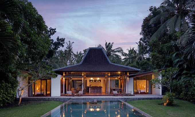 Melaya Villa | Beachfront Villas in Bali with Private Infinity Pool and huge garden.