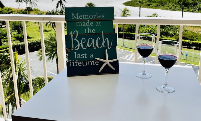 Marco Island Condo | 🏖 Beachfront Weekly Rental | Marco Island | Pool, Pickleball, Romantic Escape