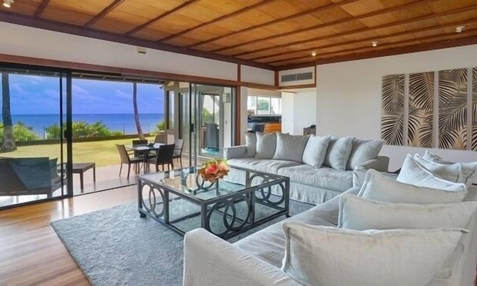 Eastern Honolulu House | Beachfrontt | Hot Tub | AC - SPECIAL SUM/FALL RATE $9900/MT