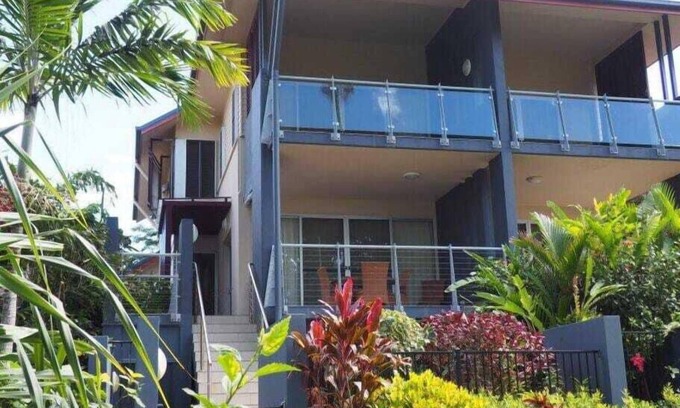 Mission Beach Apartment | BeachHouse One ~ Beachfront Haven ~ 2 bedroom