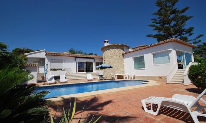Moravit Villa | Beachnear Villa with private pool (pool heating) and air condition