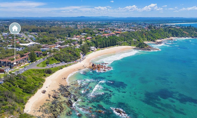 Flynns Beach Apartment | Beachpark 11 - 2 Bedroom unit, Amazing Views, Across from the beach