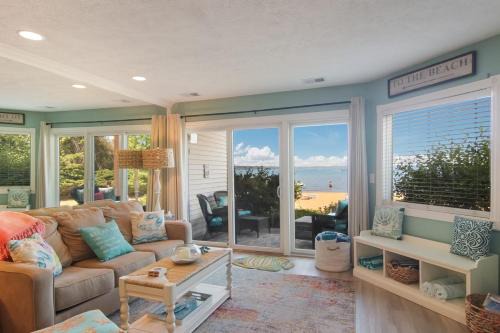 Traverse City House | Beachside 109 with Direct Beach Access Pool and Hot Tub