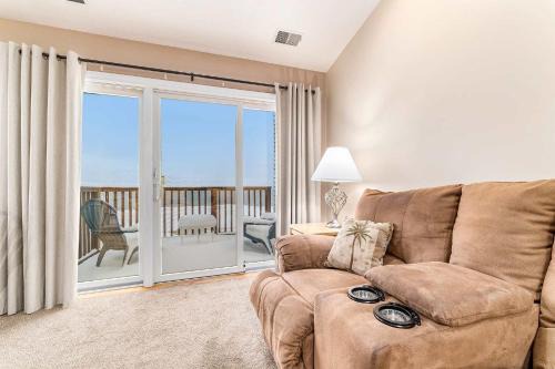 Traverse City House | Beachside 322 Waterfront Condo