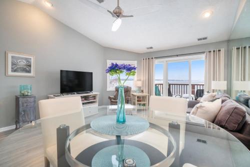 Traverse City House | Beachside 323 Waterfront Condo