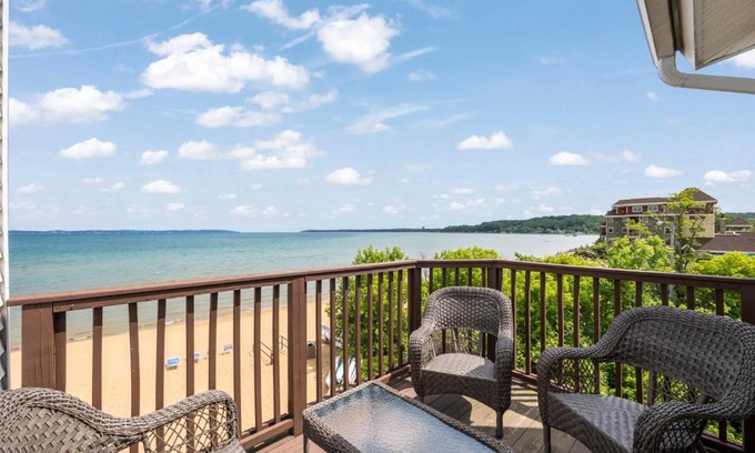 Traverse City Apartment | Beachside 329 Waterfront Condo