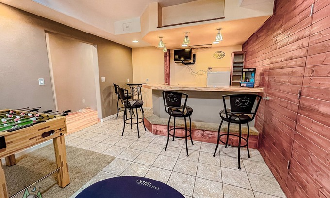 Phillips Apartment | Beachside at Long Lake North, Comfy 2 Bedroom on the Lake