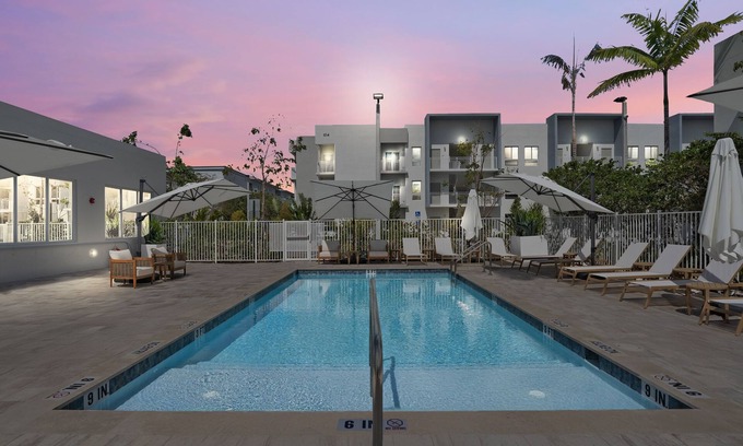 Dania Beach Apartment | Beachside Bliss | 1BR Condo w/Pool | Dania Beach