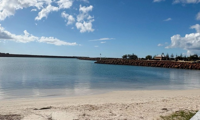 Geographe House | Beachside Bliss at Galley Cove House – Renovated 2BR Retreat