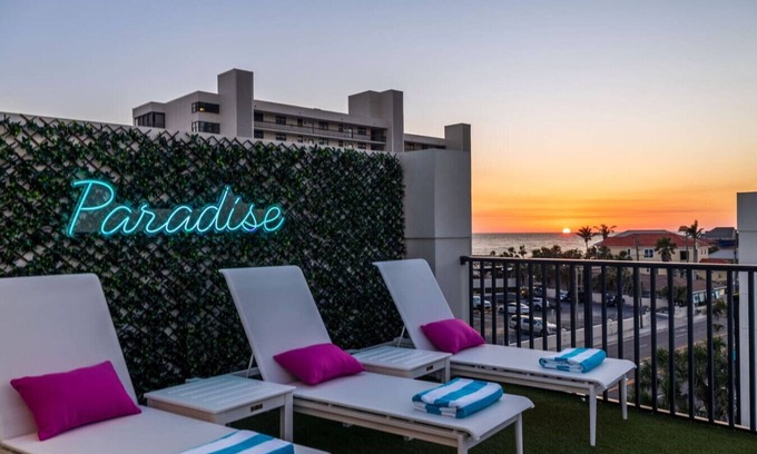Madeira Beach House | Beachside Bliss | Rooftop Gulf Views & Fun Vibes