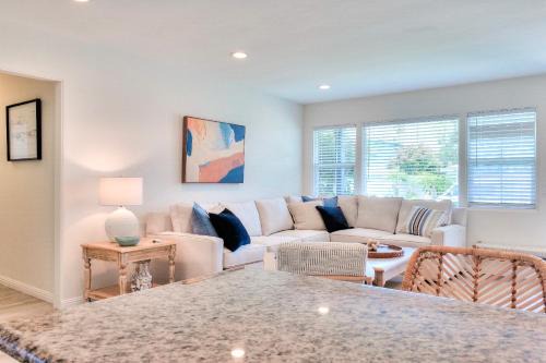South Oceanside House | Beachside Bliss Spacious 3BR Retreat, Steps to Ocean