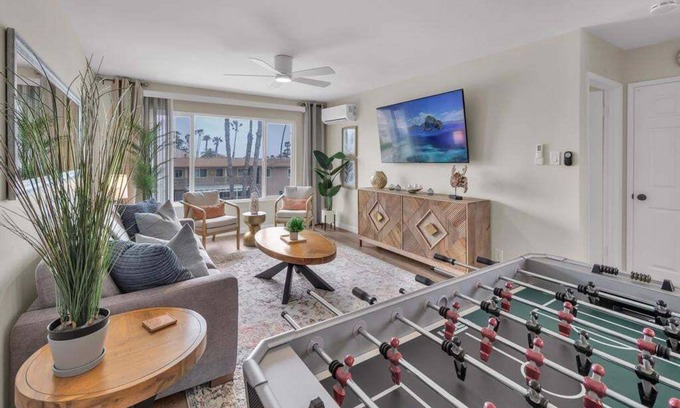 South Oceanside Condo | Beachside Bliss | Tower 9 Getaway Across from the Sand