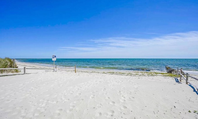 West Dennis House | Beachside Bungalow - A