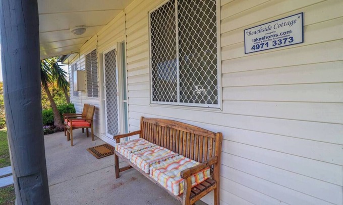 Blacksmiths House | Beachside Cottage across from Blacksmiths Beach