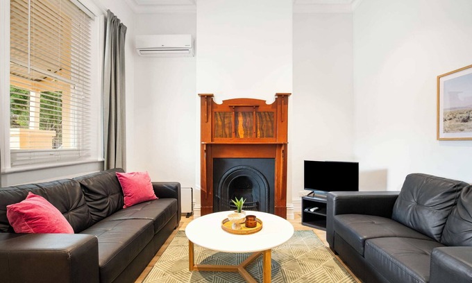 Glenelg South House | Beachside Cottage Glenelg Sth | Pets Welcome