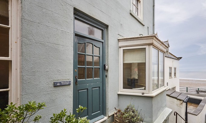 Sandsend Cottage | BEACHSIDE COTTAGE, character holiday cottage in Sandsend