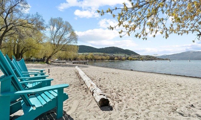 Vernon Condo | Beachside, cozy studio