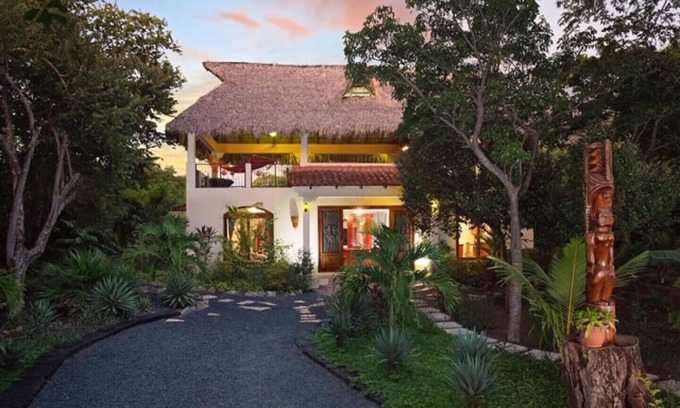 Playa Colorado House | BEACHSIDE dream CASA KON TIKI 4bd/5ba /Hacienda Iguana